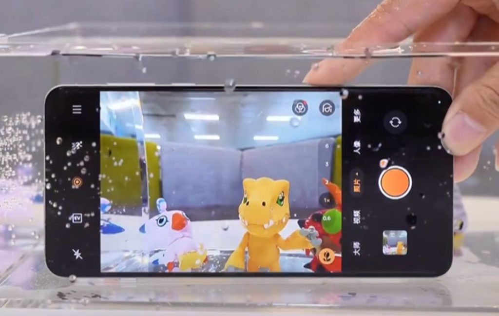 Find-X8-Pro-camera-button-underwater-camera-usage