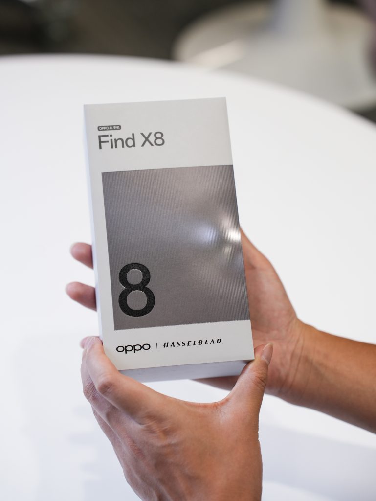 Oppo Find X8 packaging box