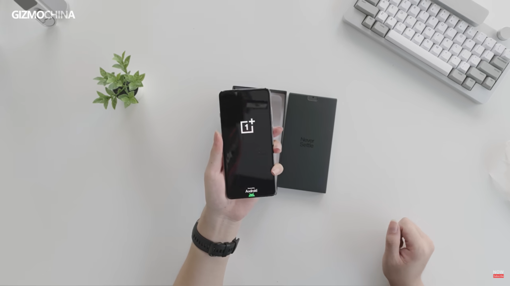 Pembuka kotak OnePlus-13