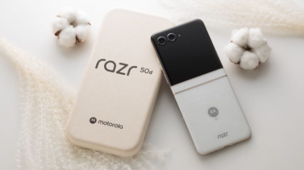 MOTOROLA razr 50s 開封確認しています New Motorola Razr 50s is launching on SoftBank this Friday