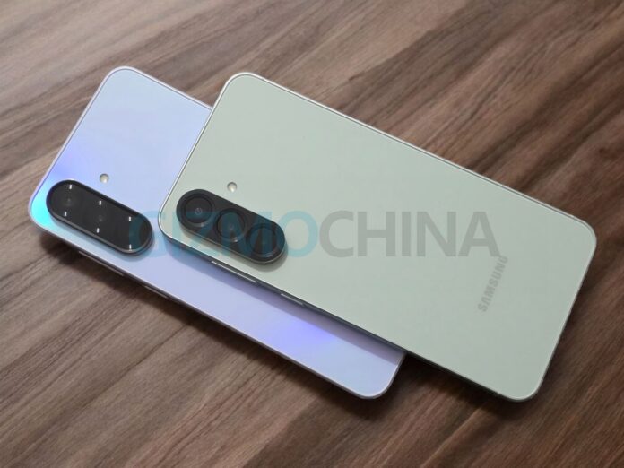 Sasmsung Galaxy A56 (left) and Galaxy A36 (right)