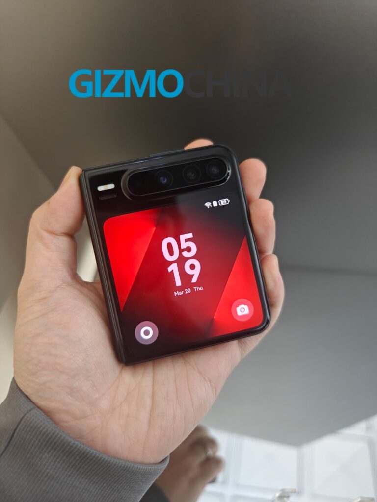 Here's a closer look at Huawei's bold new Pura X flip phone