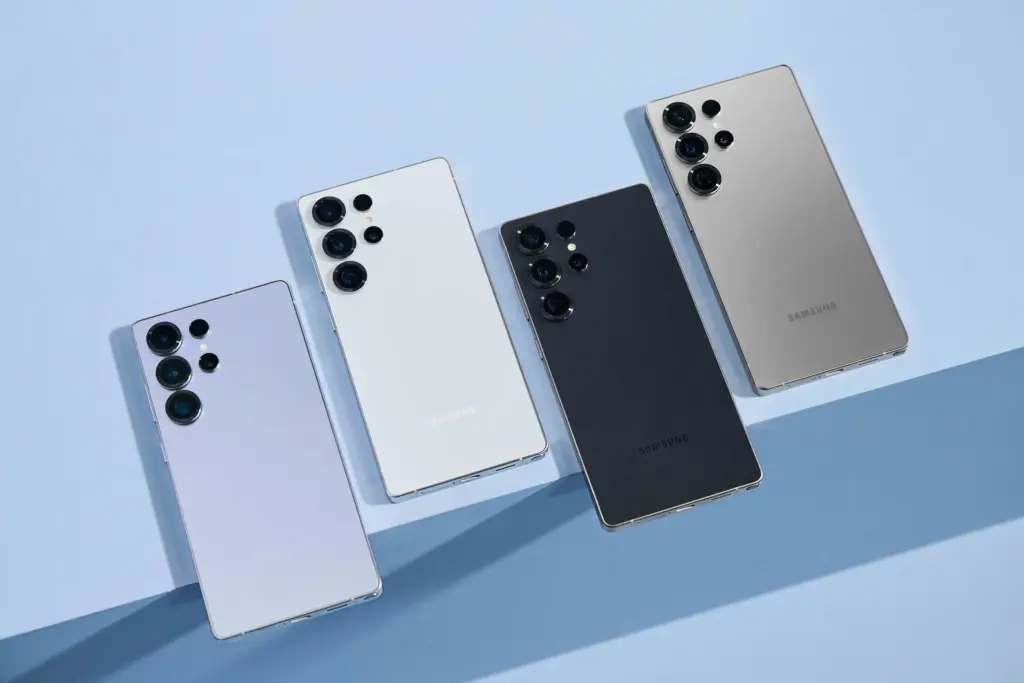 Honor GT Pro vs. Samsung Galaxy S25 Ultra: 3 Key Areas Where Honor Takes the Lead | Image No. 2 Honor GT Pro vs. Samsung Galaxy S25 Ultra: 3 Key Areas Where Honor Takes the Lead Samsung Galaxy S25 Ultra