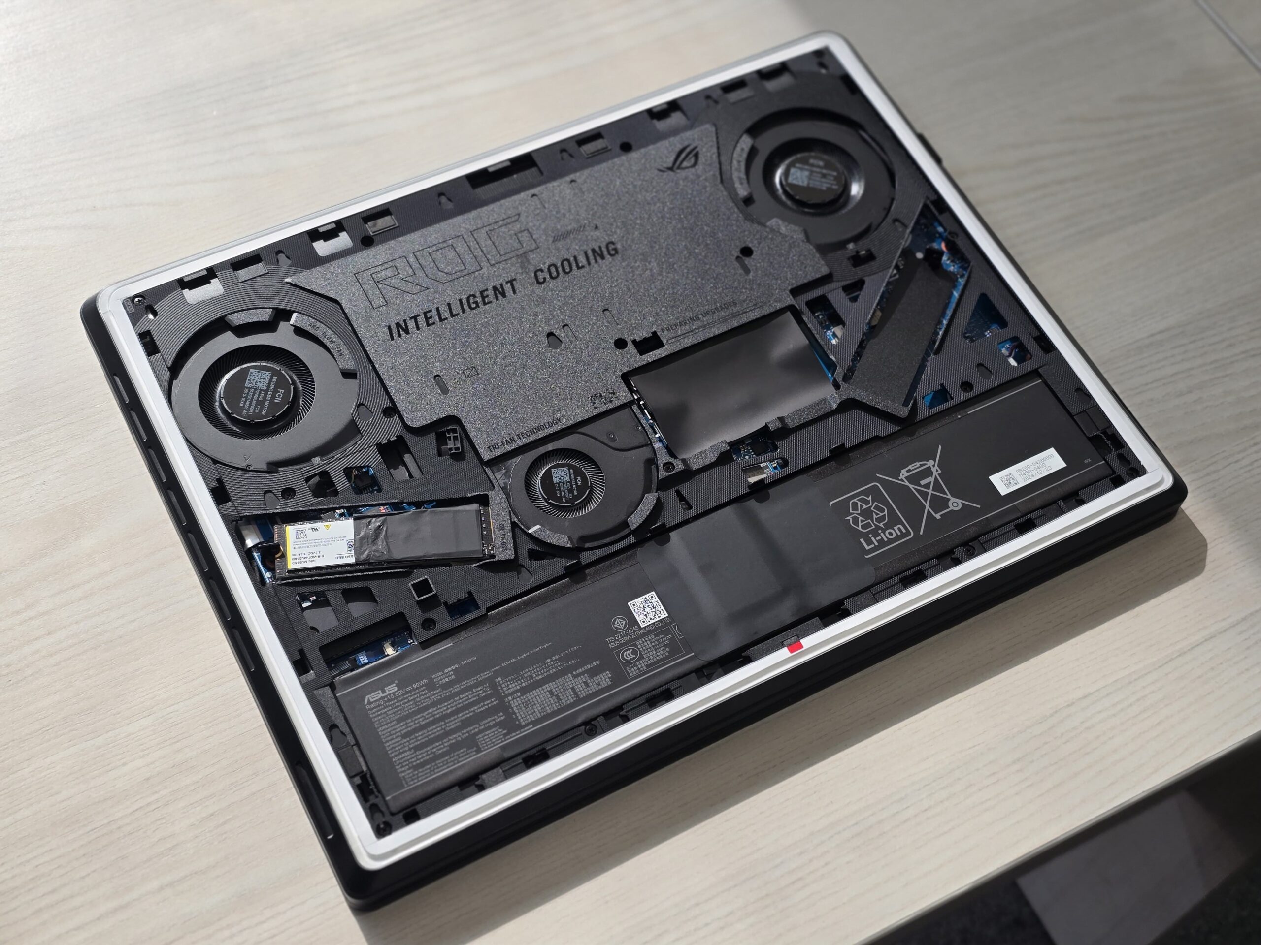 2025 Asus ROG Strix Scar 