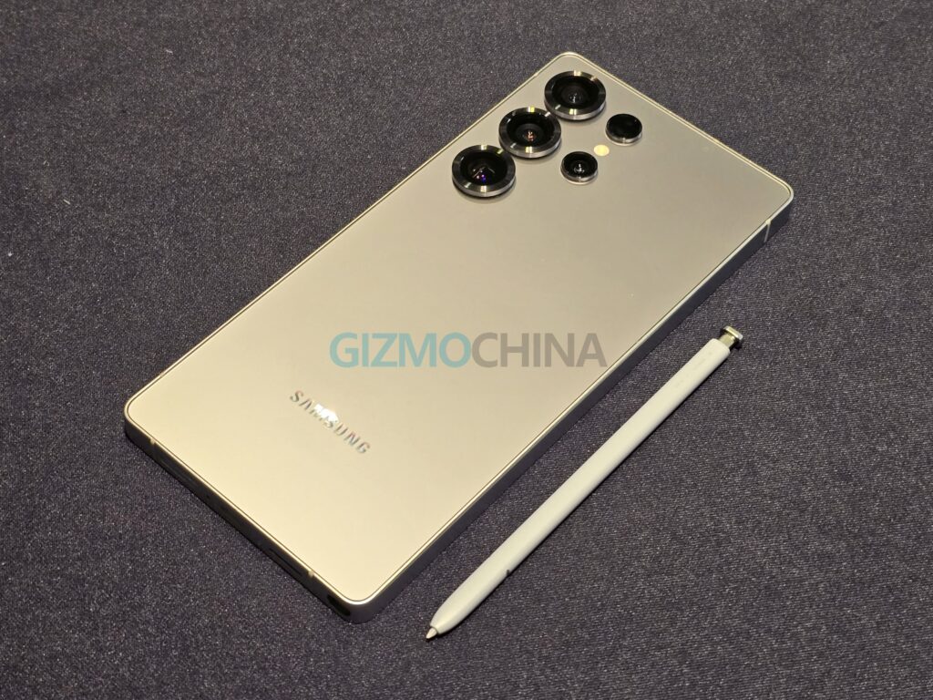 Galaxy S25 Ultra with S Pen