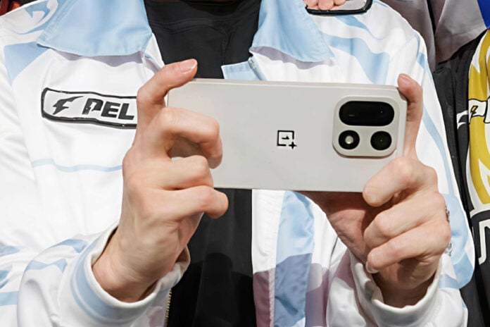 OnePlus-15-real-life-image-2