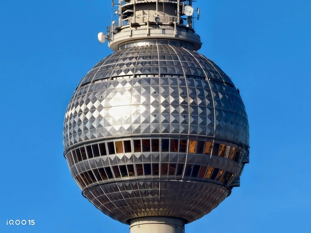 iQOO 15 periscope camera sample