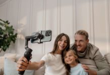 The Best Bang-for-Buck Mobile Gimbals for Content Creators in 2025 DJI-Osmo-Mobile-8