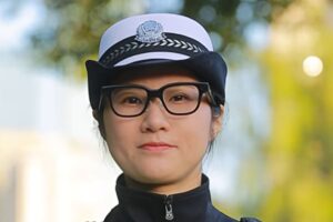 Chinese-traffic-poilce-using-AI-glasses