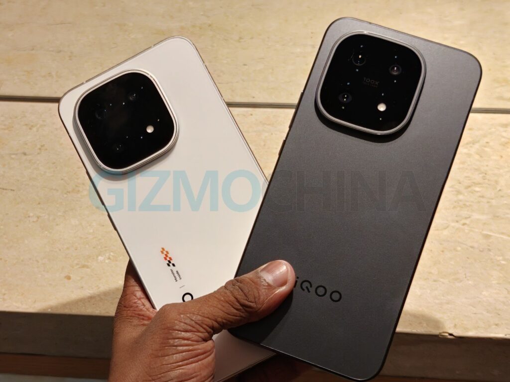 iQOO 15 black and white