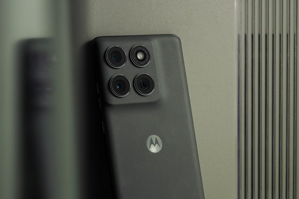 Motorola Edge 2025 Android 16 update
