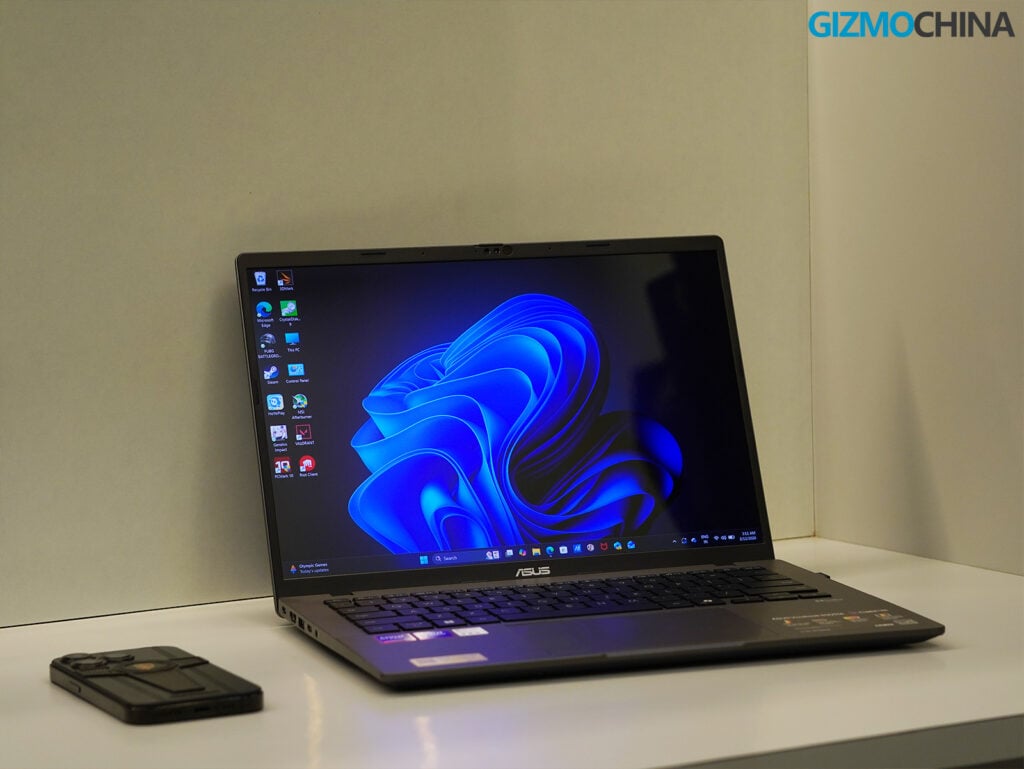 Asus Vivobook S14 (M3407) Review: Big Battery, AI Features and a Brilliant OLED Display