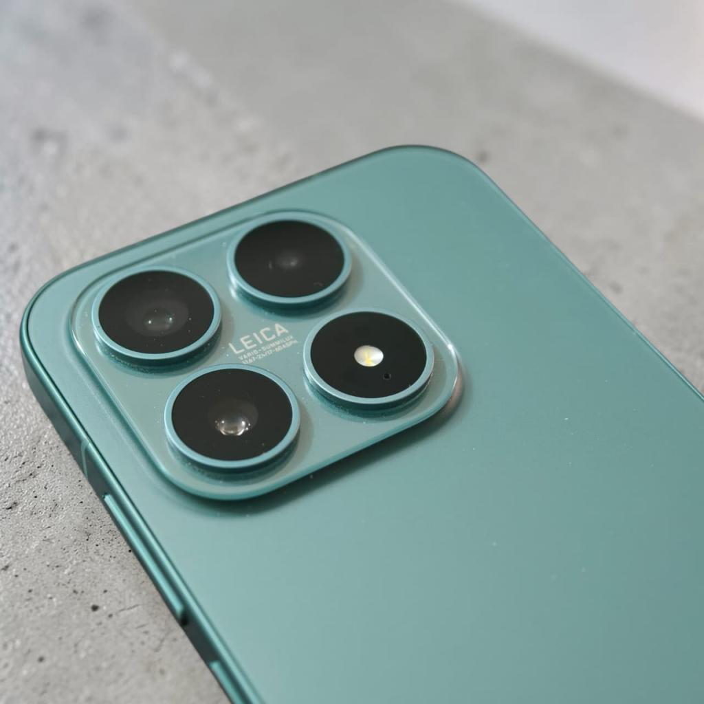 Xiaomi 17 in Pine Green