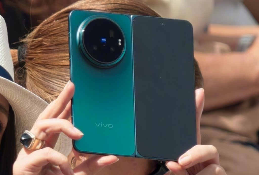 Vivo X Fold 6 images