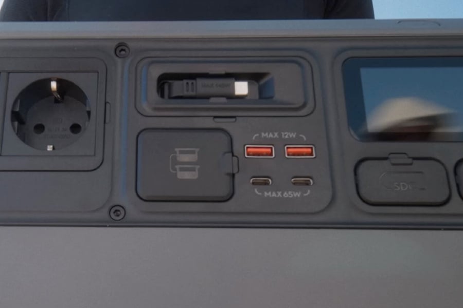 DJI Power Auro 2000 Elite ports