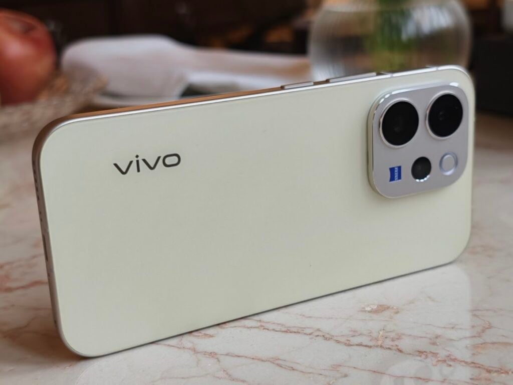 Vivo V70