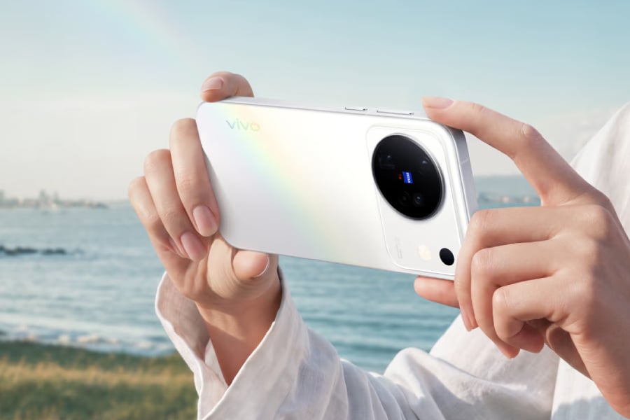 Vivo X500 launches in China with Dimensity 9600M and 7,500mAh battery from 5,499 yuan