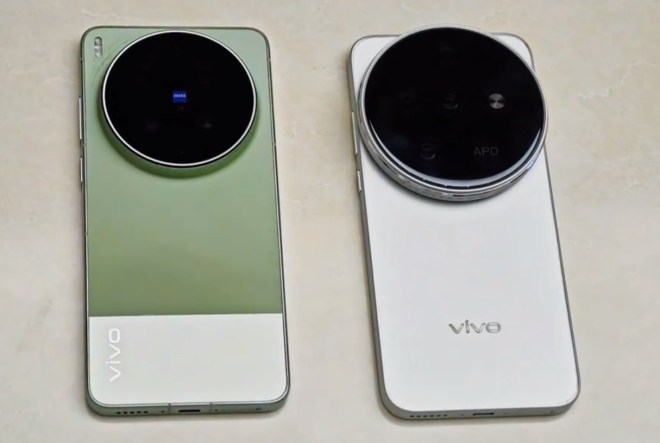Vivo X500 Pro Max (left) with Vivo X300 Ultra (right)