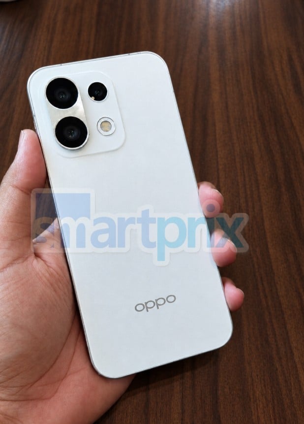 Oppo Reno 17 live shot by SmartPrix