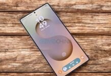 A Samsung smartphone displays a modern lock screen interface on a wooden surface.
