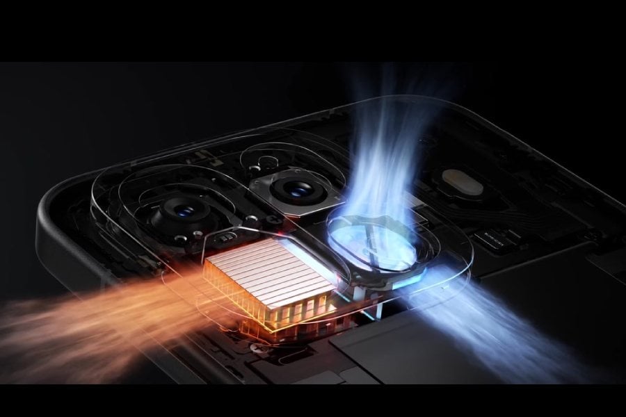 Internal cooling fan and heat sink components inside the OnePlus Ace 7 smartphone.