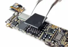 Smartphone makers reportedly turn to used memory chips for affordable phones Metal tweezers carefully place a memory chip onto a smartphone circuit board.
